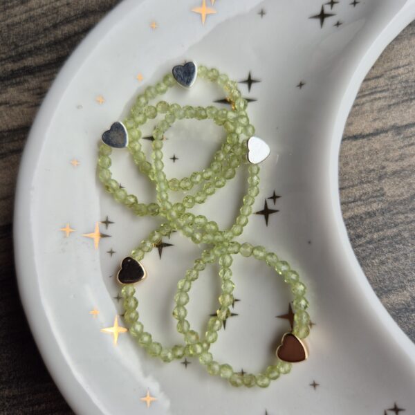 Strikkring fasettslipt hjerte peridot