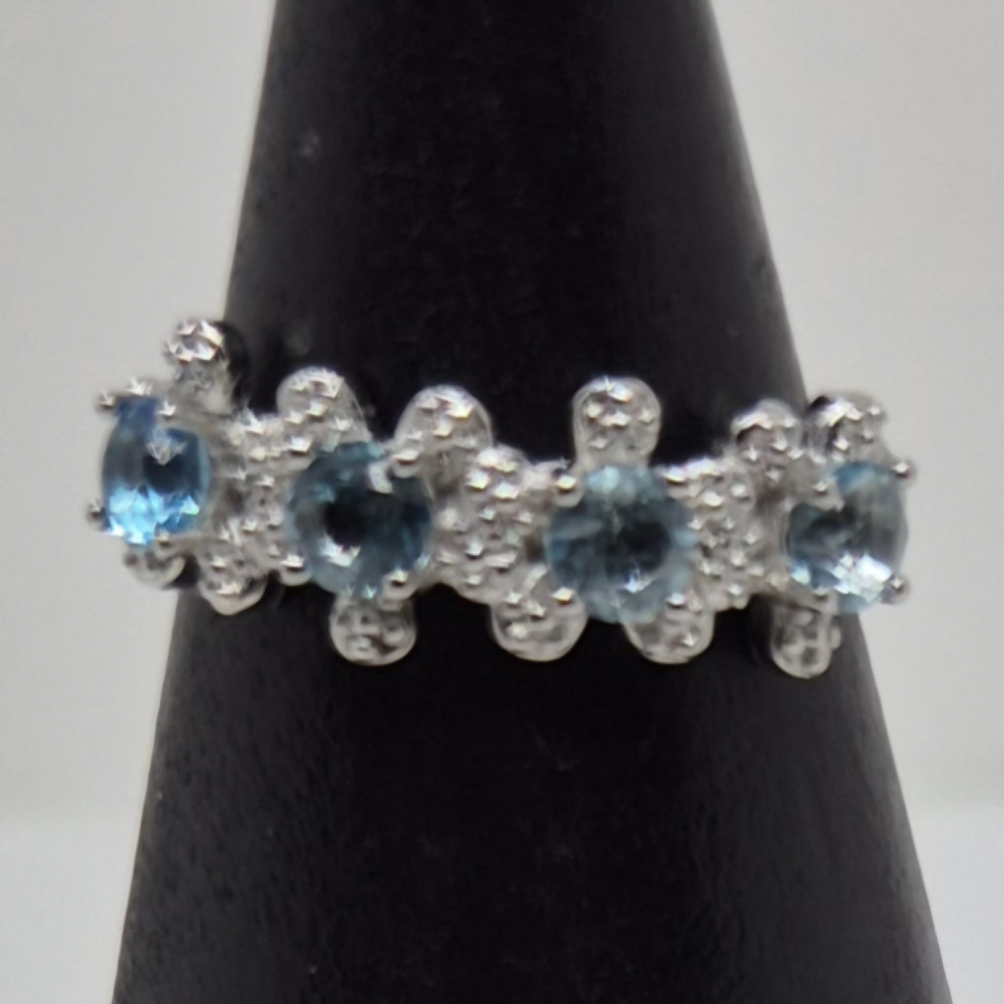 Ring topas lys blå nr 7