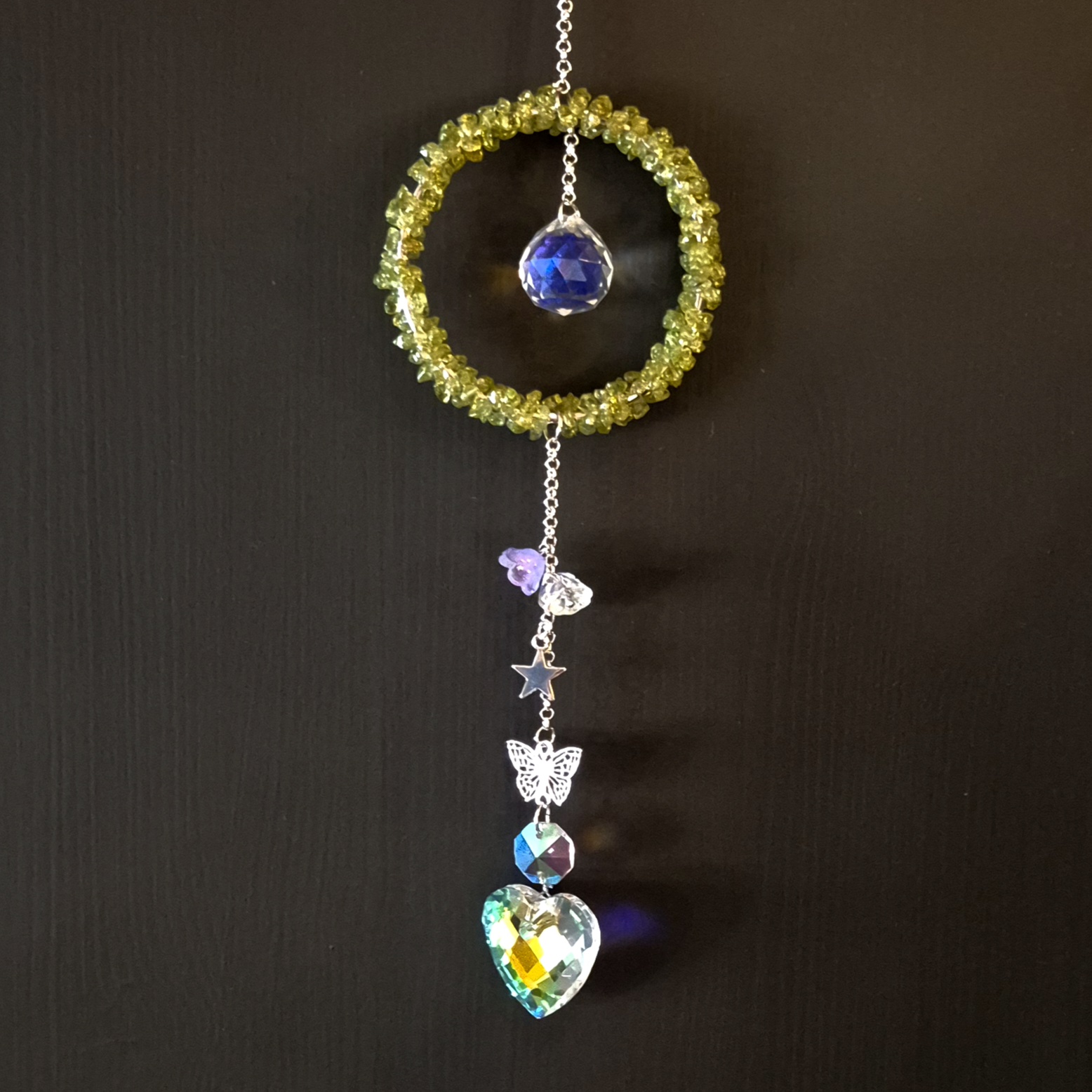 Solfanger (suncatcher) sirkel/hjerte peridot