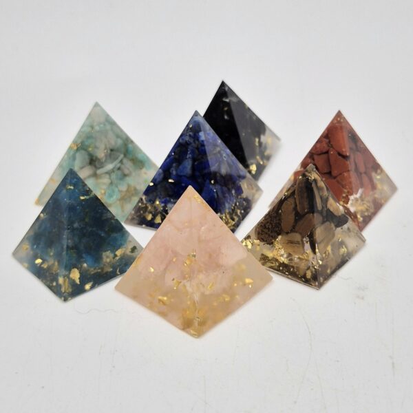 Resin pyramide mini