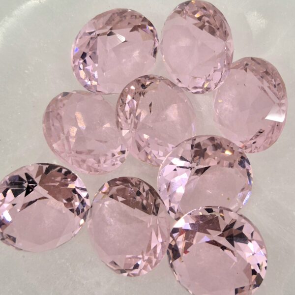 Brilliantslepet glass "diamant" lys rosa